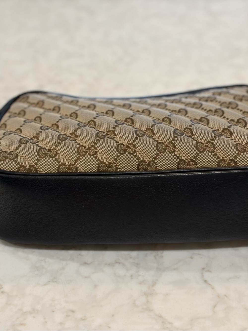GUCCI
Authentic Monogram Matelasse Diagonal
Small GG Marmont Chain
Shoulder Bag - Picture 4 of 10